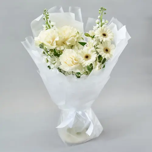 Букет белых гербер, гортензии и маттиолы 