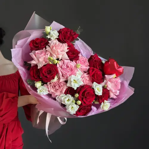 Букет из эустомы с розами 